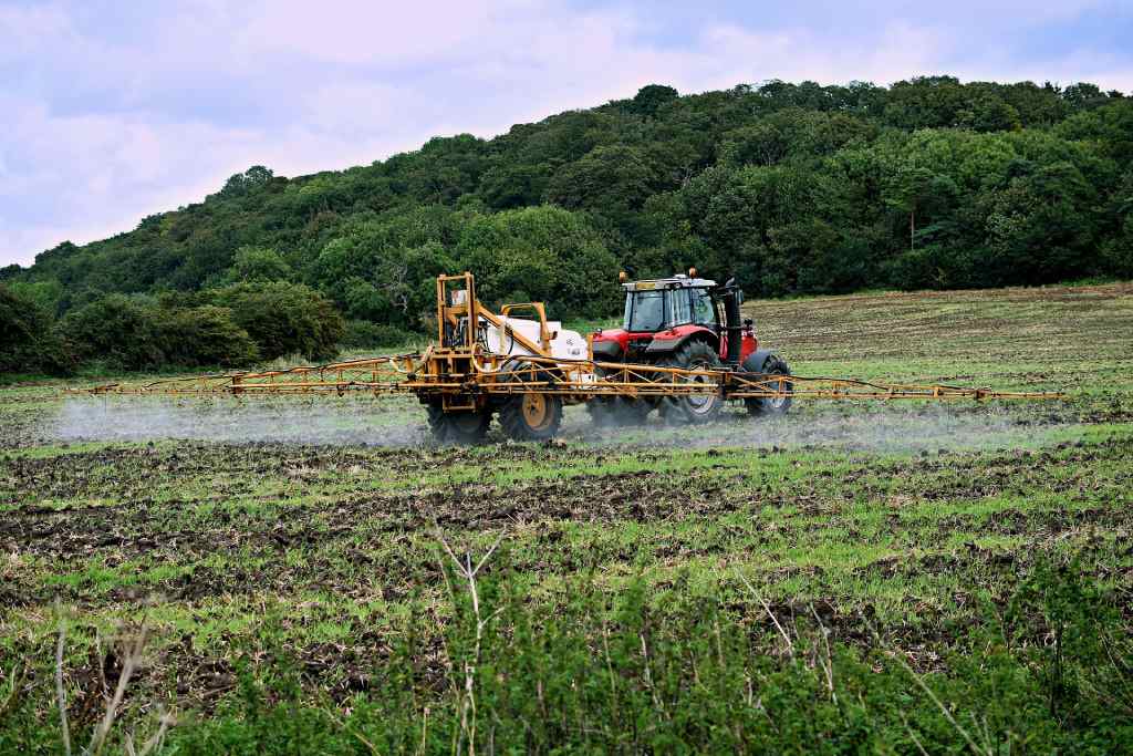 pesticidi traktor