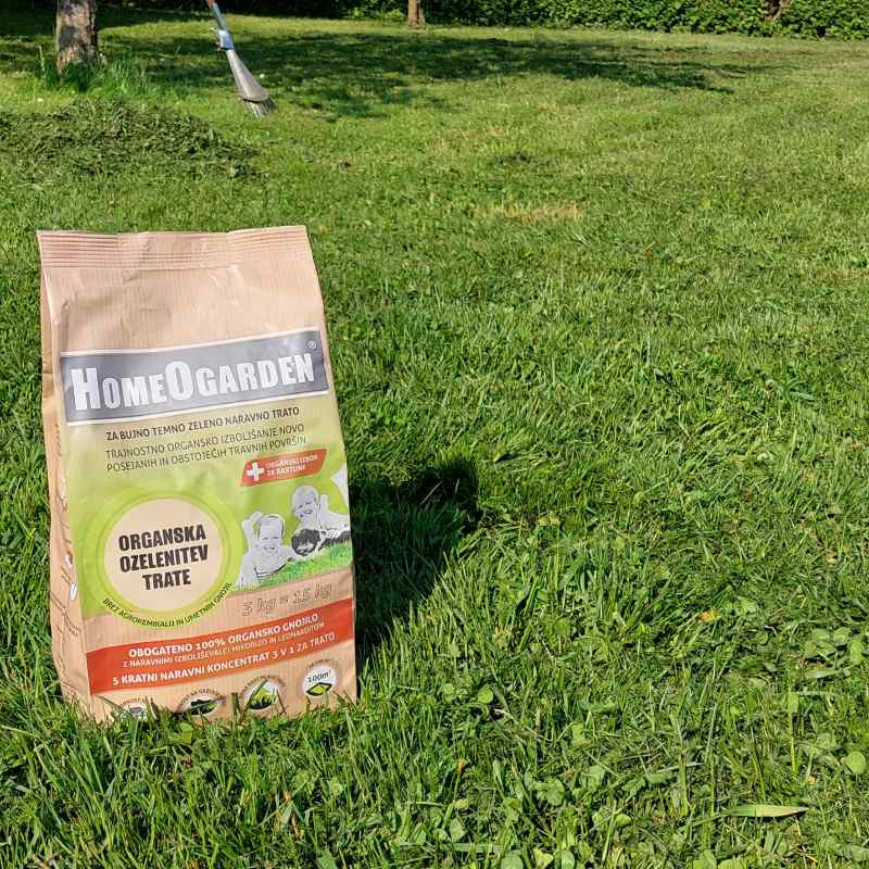 Gnojilo za travo lahko uporabite pri pripravi zemljišča za sejanje ali polaganje nove zelenice in dognojevanju trave v rasti.